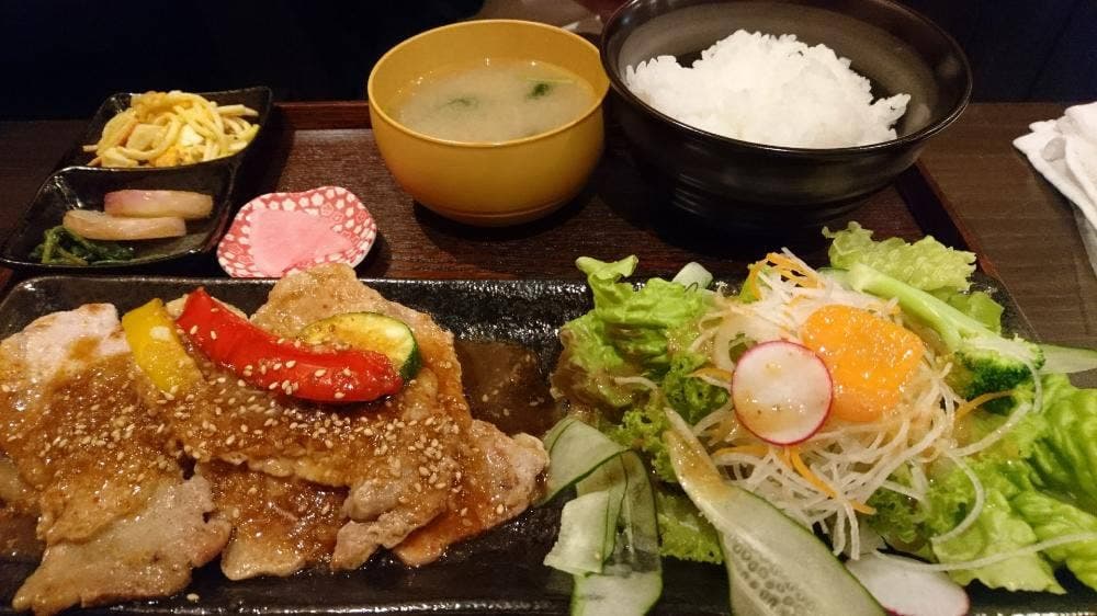 肉ダイニング天