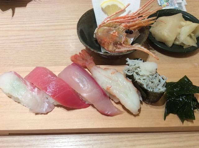 回転さかなや寿司・魚忠 熱田店 - サブ画像1