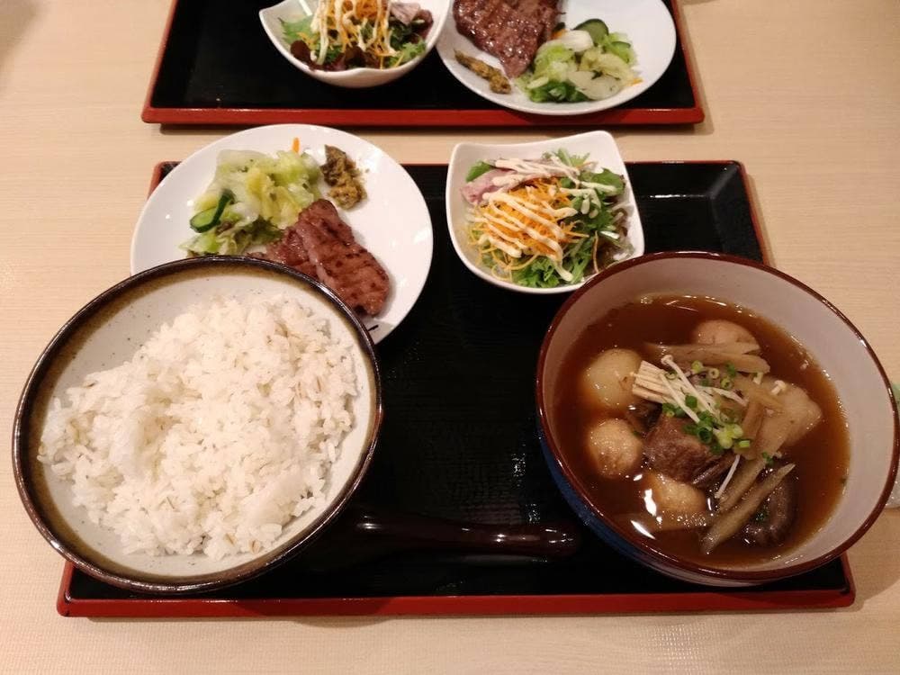 牛たん炭焼 利久 天童店