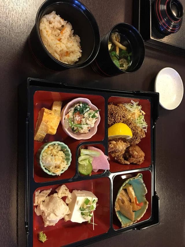 地鶏・豆腐料理 くろまめや - サブ画像1