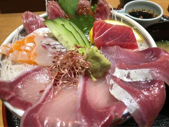 海鮮と陶器の城 - サブ画像1
