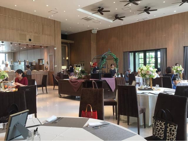 ザ・ハウス愛野 シーズンランチブッフェ - サブ画像1