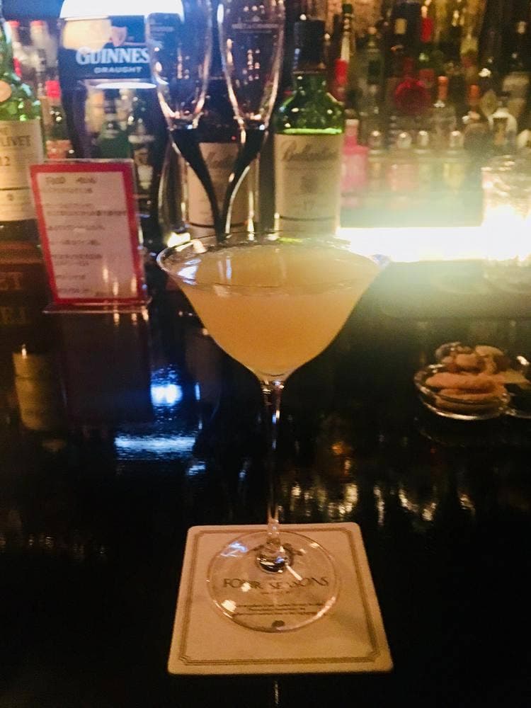 Bar FOUR SEASONS