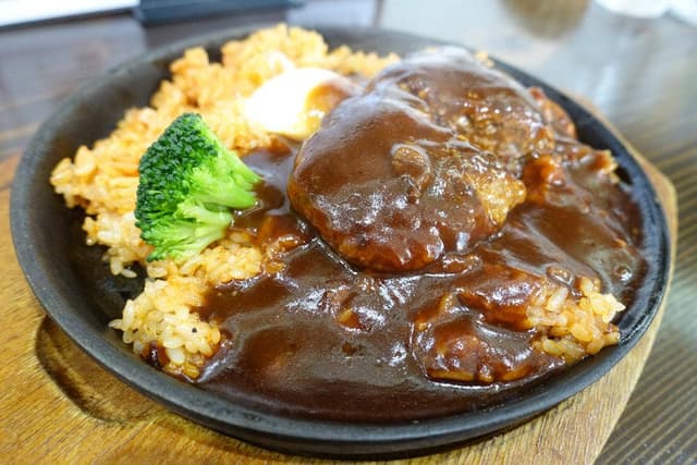 洋食とステーキ 健 - サブ画像1