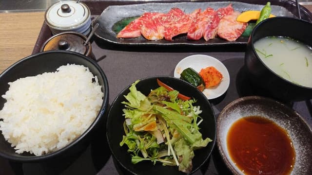 炭火焼肉 莉心 Welina Hotel 本町 - サブ画像2