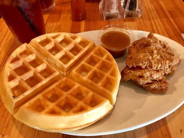 CC's Chicken & Waffles - サブ画像3