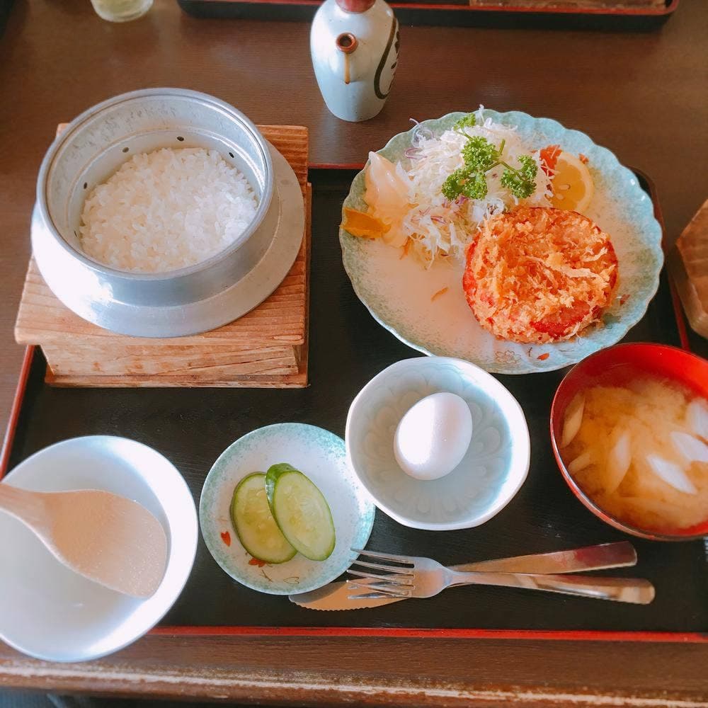 めし処よこた