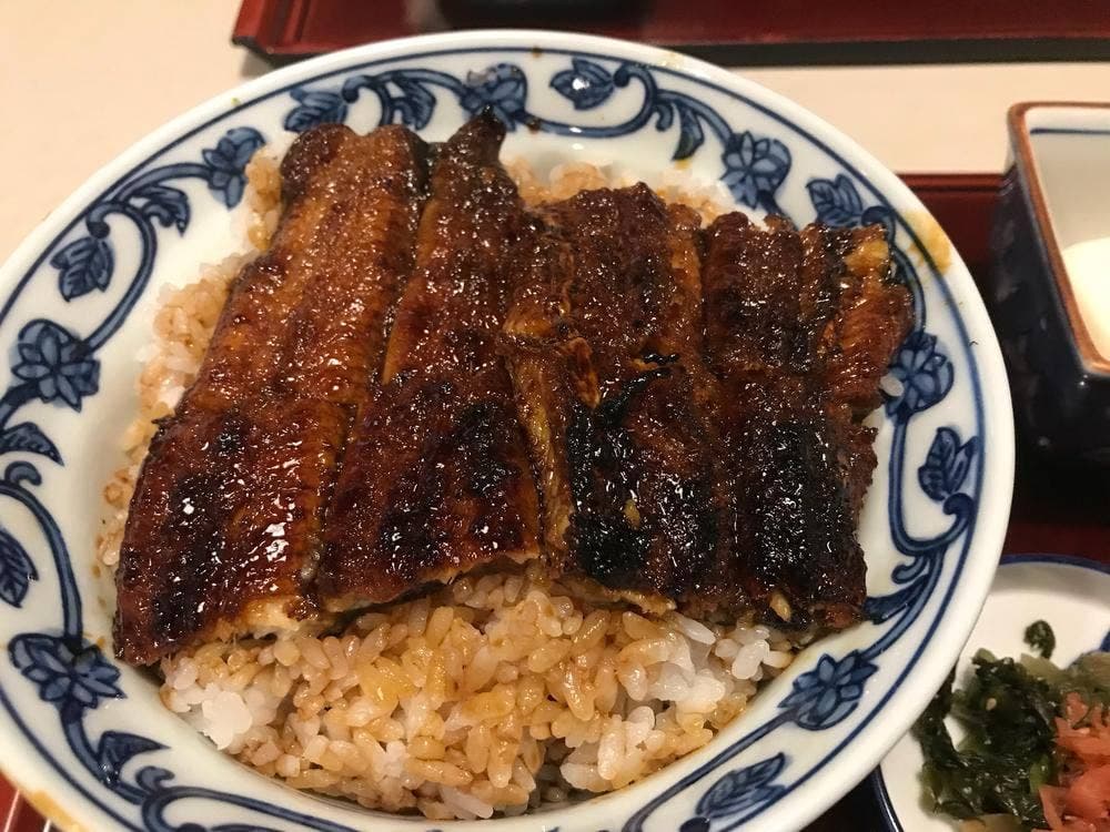 うな信