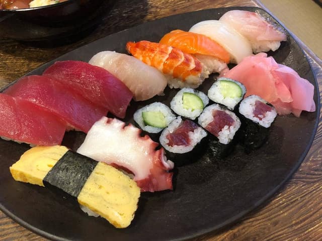 魚河岸寿司 - サブ画像1