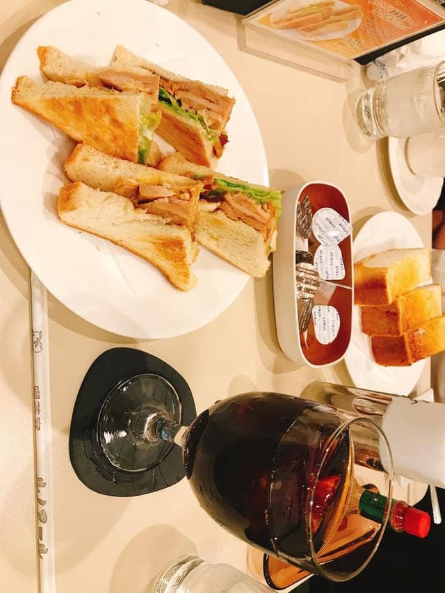喫茶室ルノアール 横浜西口北幸店 - サブ画像1
