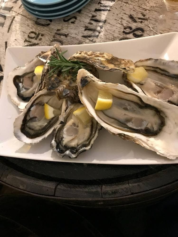 SHUCKER'S