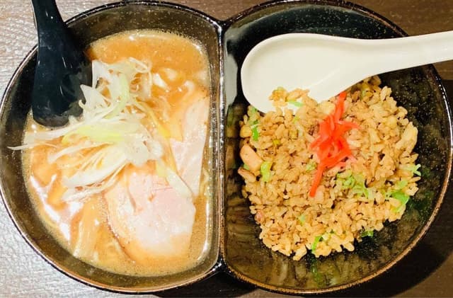 麺屋まる 旭川ぶたラーメン - サブ画像1