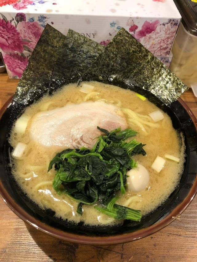 横浜家系ラーメン 極楽家 日ノ出町店 - サブ画像1