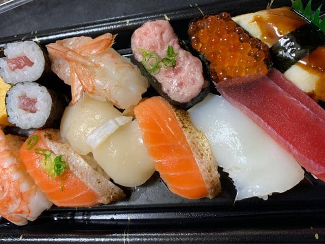 ちよだ鮨 稲荷町店 - サブ画像1