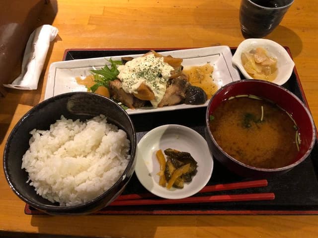 魚まみれ 眞吉 神宮前 本館場末店 - サブ画像1