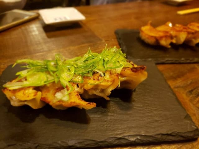 餃子とワイン 果皮と餡 - サブ画像1