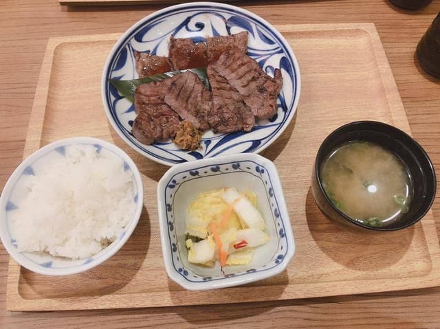 炙り牛たん 万 イオンモール津南店 - サブ画像1