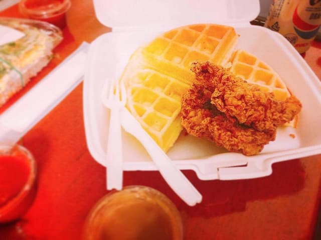 CC's Chicken & Waffles - サブ画像1
