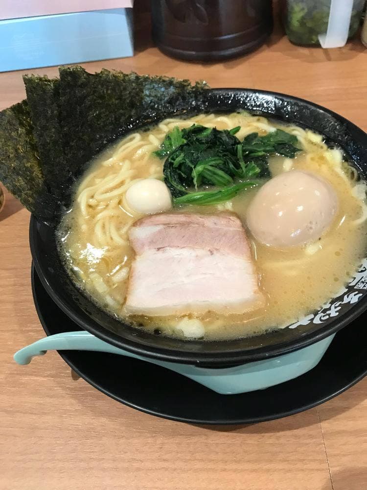 横浜家系ラーメン 町田商店 泉バイパス店