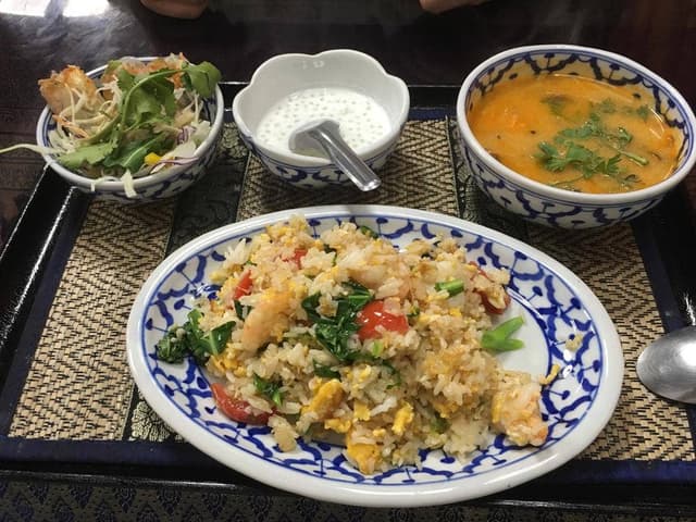 タイ・ラオス料理 サラカムイサーン2 - サブ画像1