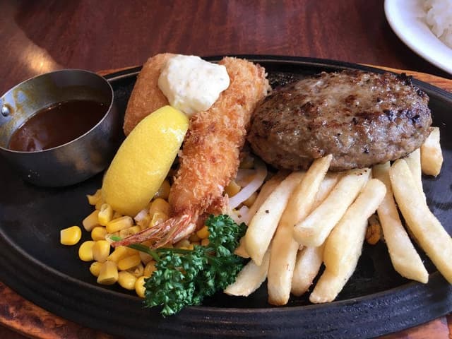 ロイヤルホスト 岡山学南店 - サブ画像1