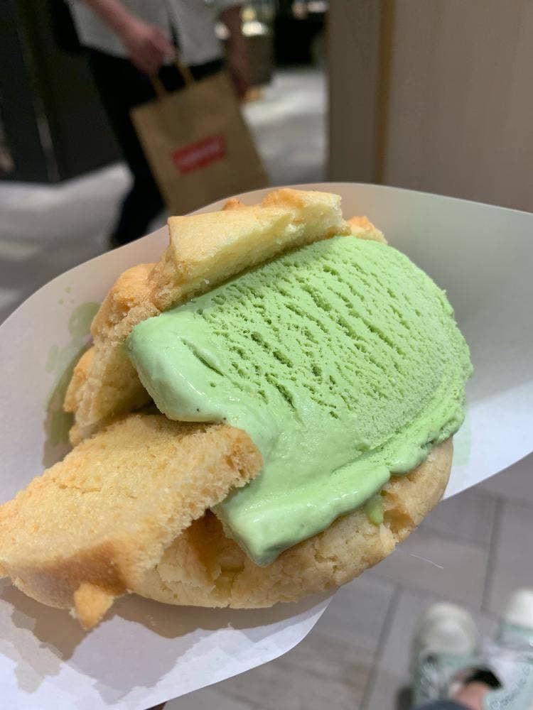 世界で2番目に美味しい焼きたてメロンパンアイス 博多マルイ店