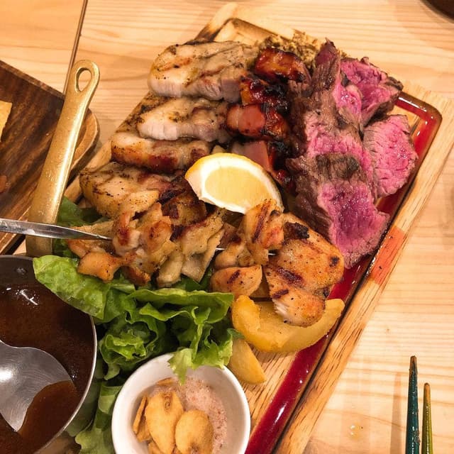 和牛炙り寿司×チーズ料理 肉バル ミート吉田 栄駅前店 - サブ画像1