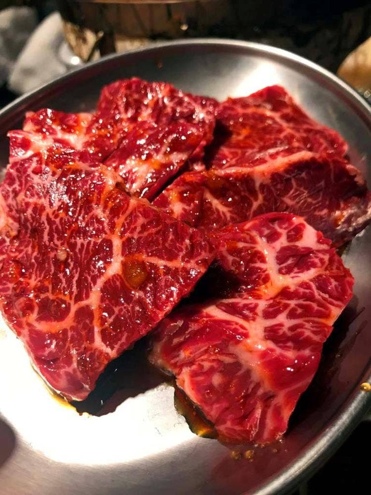 じごろ 七厘焼肉 金べこ