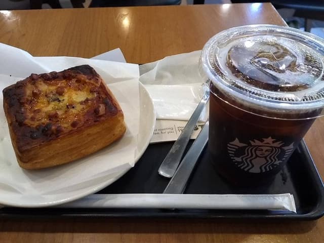 スターバックス コーヒー 神宮前6丁目店 - サブ画像3