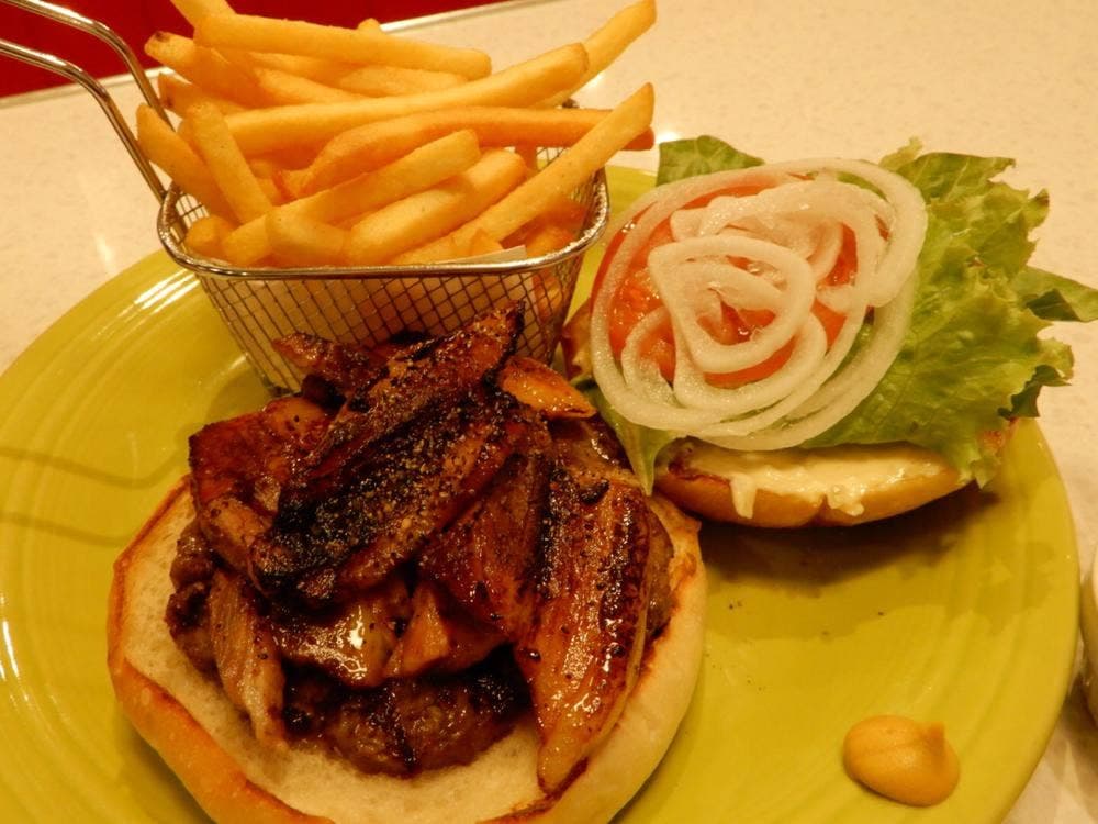 アメリカンレストラン イーワイズ