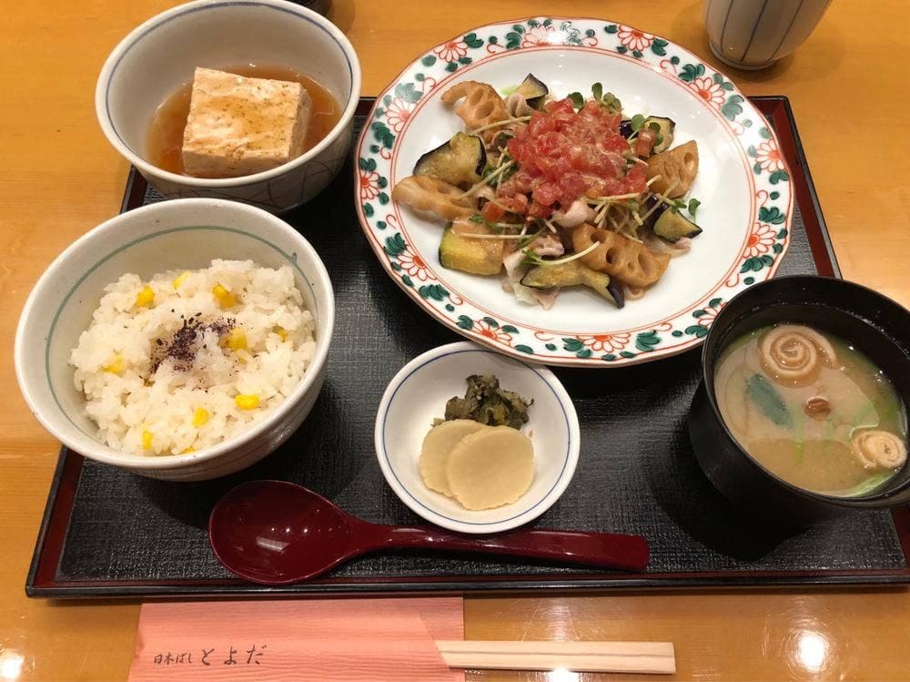 割烹 とよだ