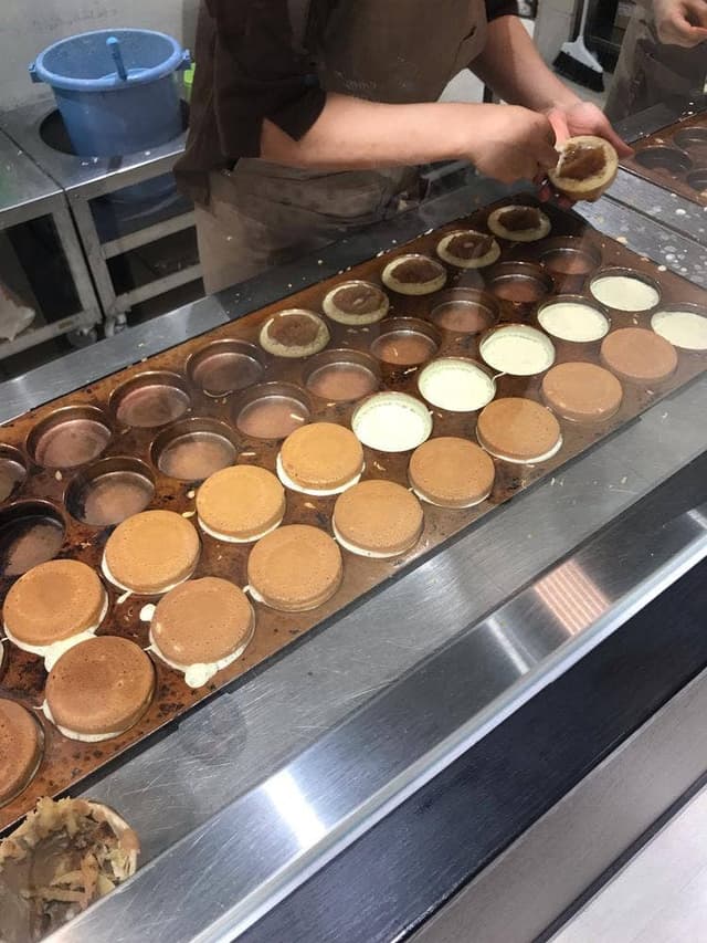 蜂楽饅頭 博多阪急店 - サブ画像3