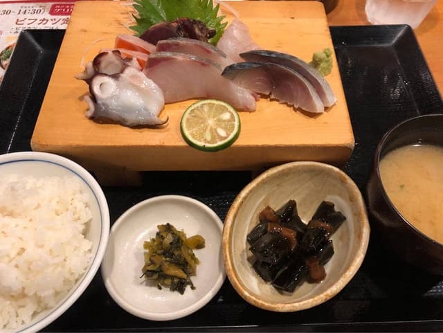 三ノ宮産直市場・グリル異人館 JR三ノ宮東口店 - サブ画像2