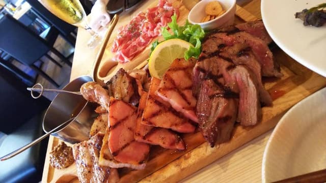 和牛炙り寿司×チーズ料理 肉バル ミート吉田 栄駅前店 - サブ画像2