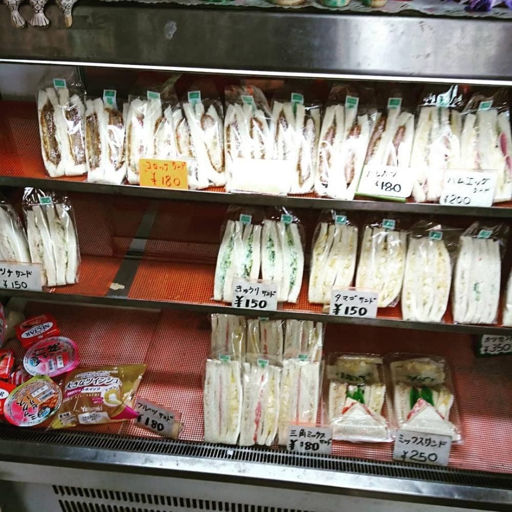 万屋菓子店