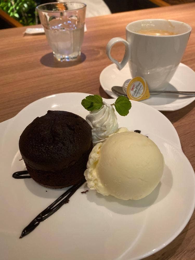 ビストロ＆Cafe 六朝館