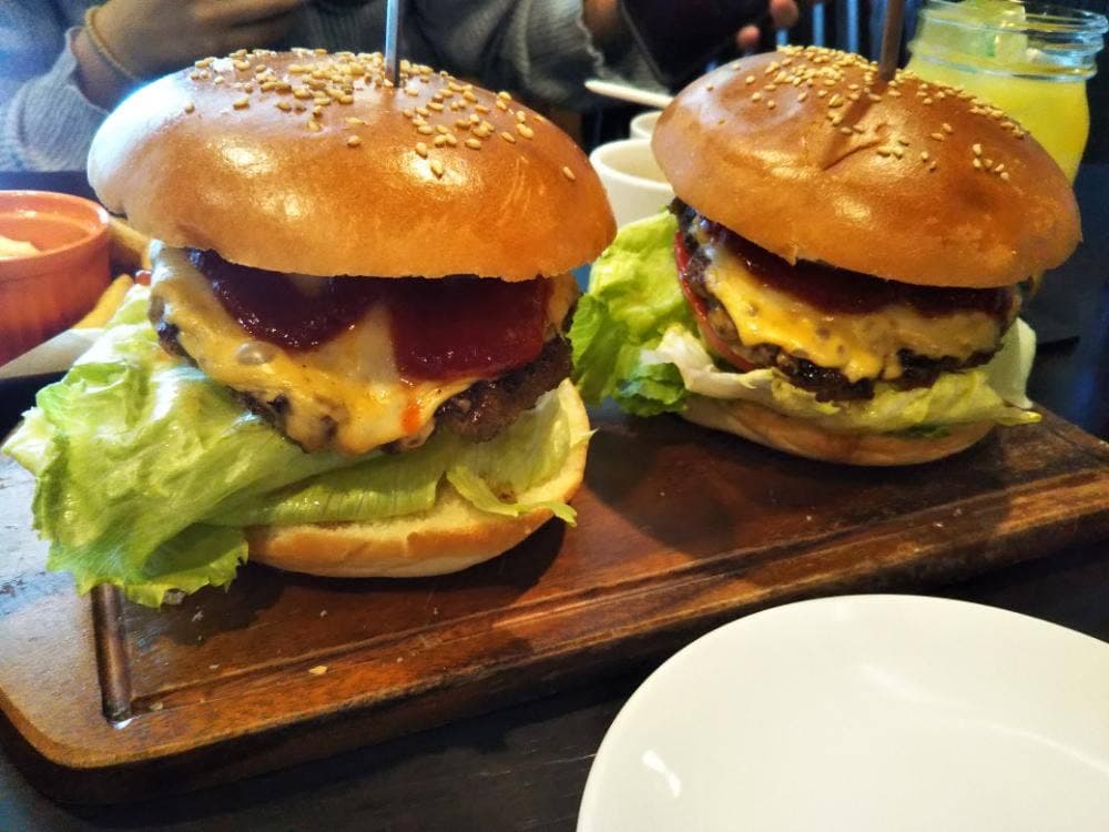 Peninsura Burger