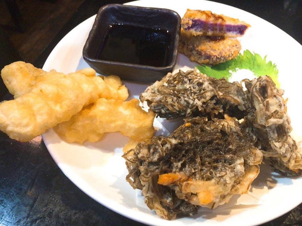 東屋慶名