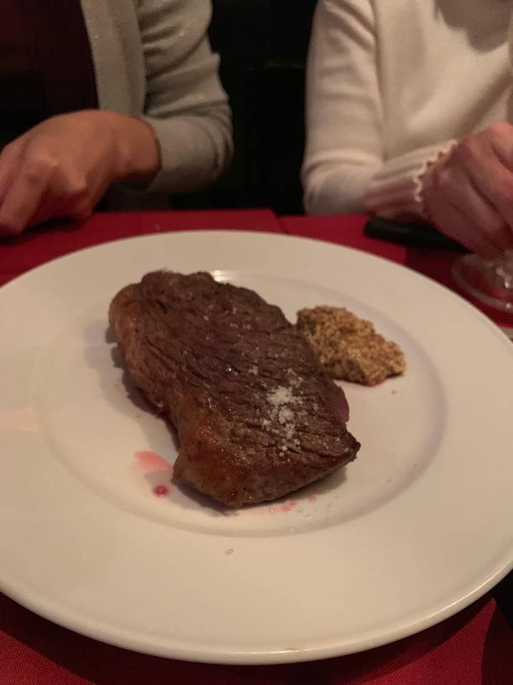 Le Caviste