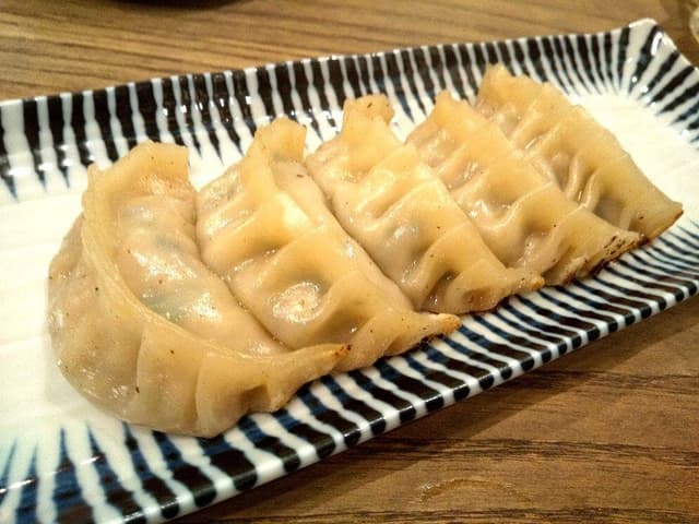肉汁餃子と190円レモサワー しんちゃん 谷四店 - サブ画像1