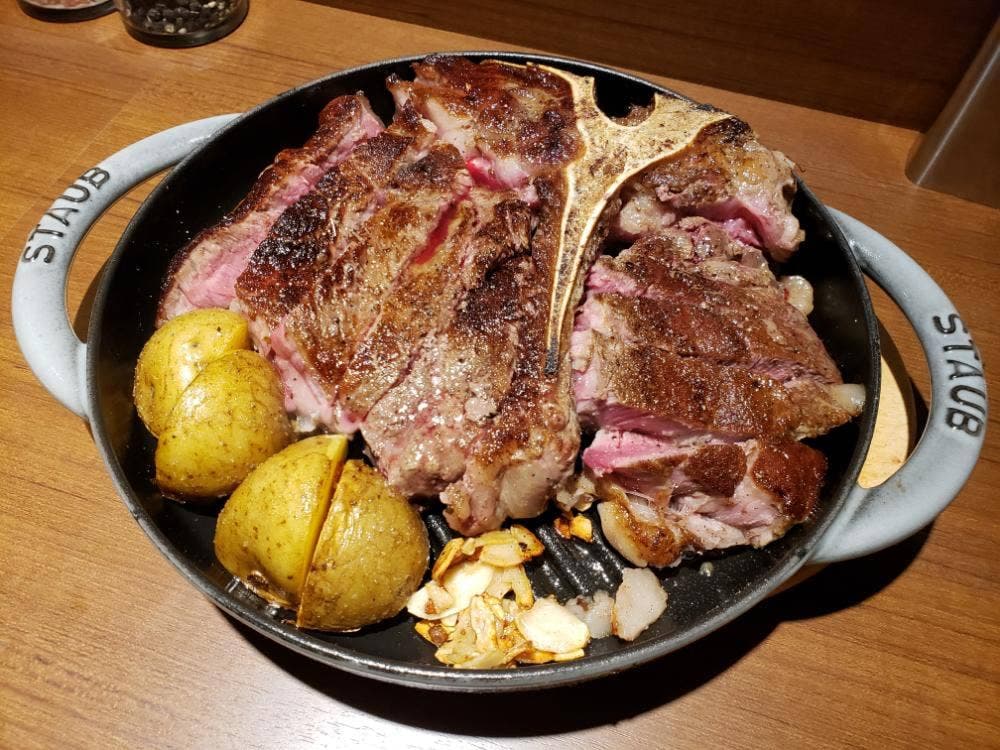 ステーキハウス&ワインバー ザ・パインズ