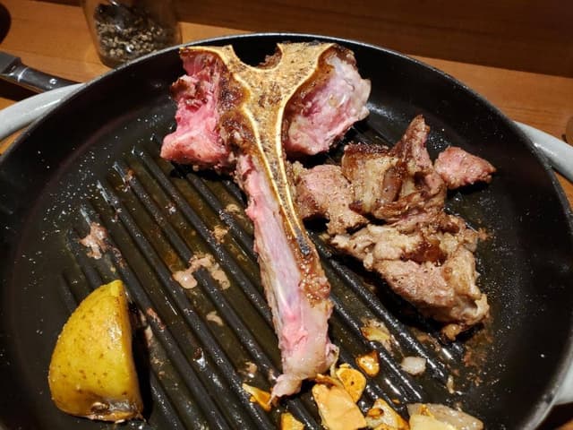 ステーキハウス&ワインバー ザ・パインズ - サブ画像1