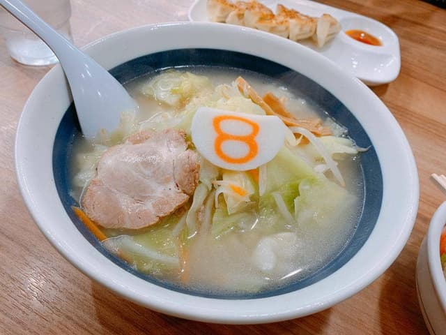 8番らーめん 新湊店 - サブ画像1