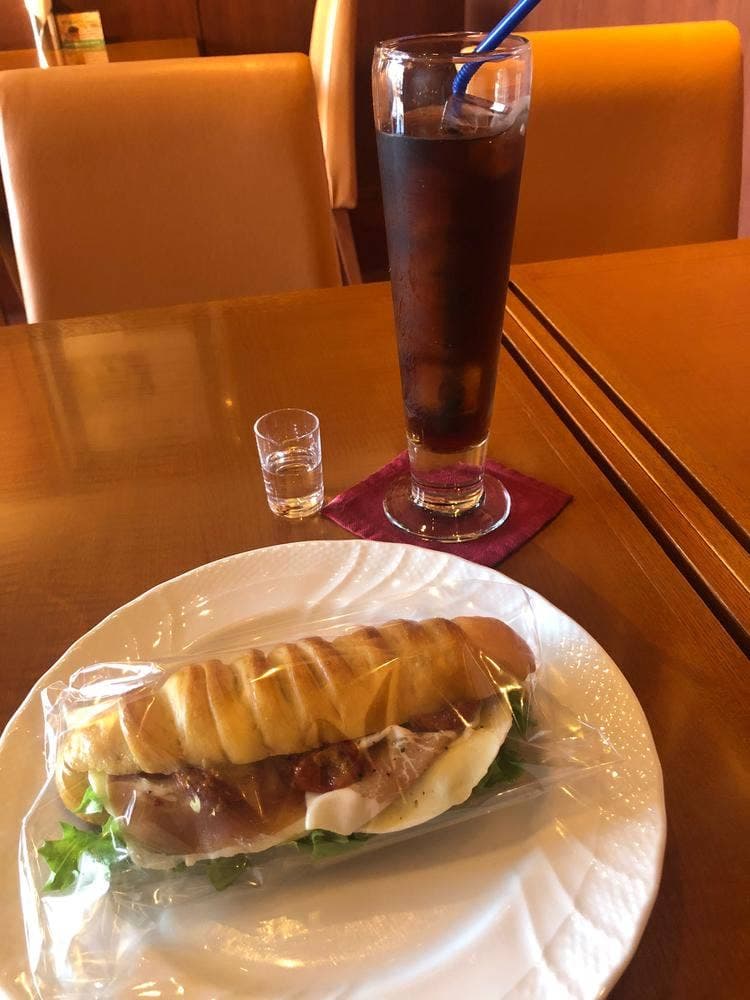 逗子のくつろぎカフェ ラ・シャット・ロンロン