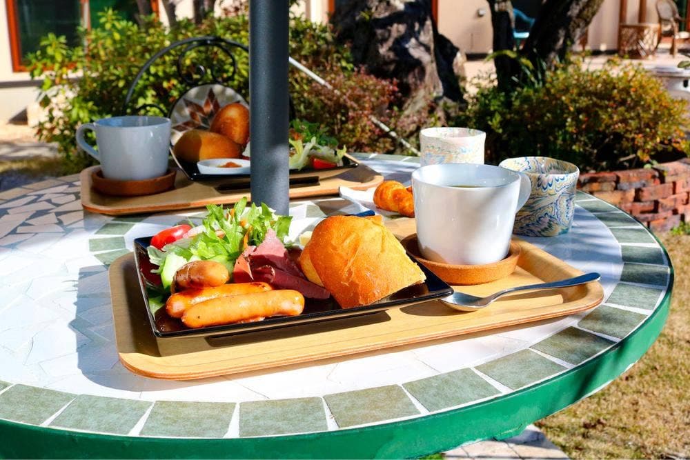 cafe cerisier en fleur