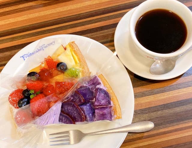 フルーツケーキファクトリー 新さっぽろ店 - サブ画像1