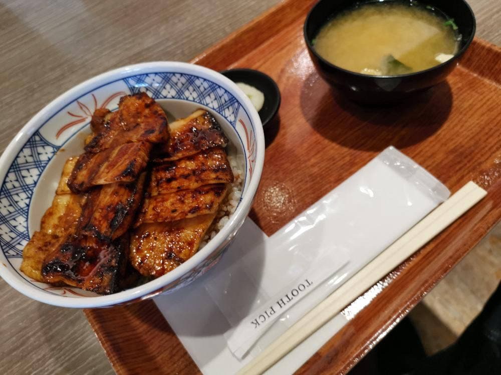 炭火焼き 豚丼 まる家
