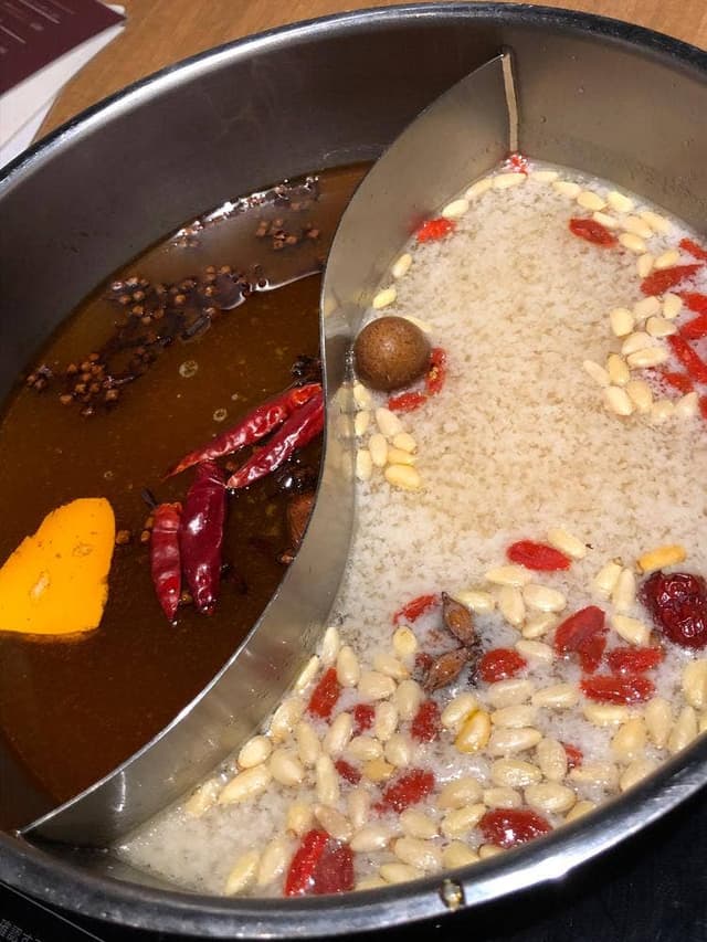 薬膳火鍋 ×○ - サブ画像1