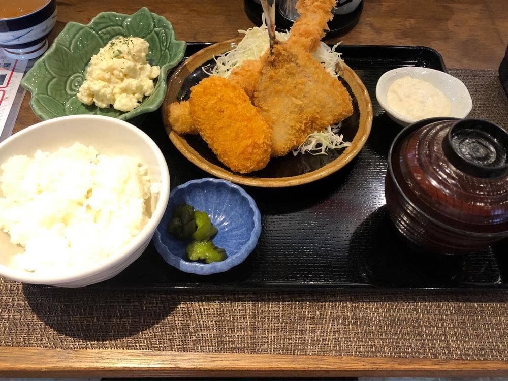 うおのぶ食堂
