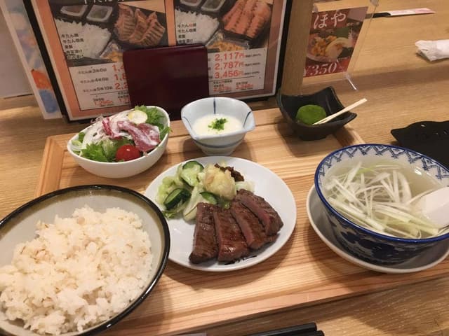 牛たん炭焼 利久 仙台駅店 - サブ画像1